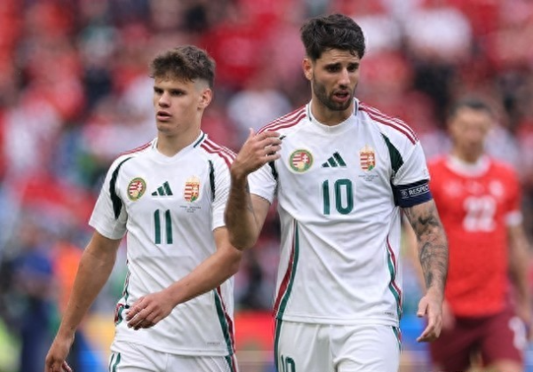 Liverpool competes for Bournemouth s left-back Cox, and finds three lobbyists to do their jobs