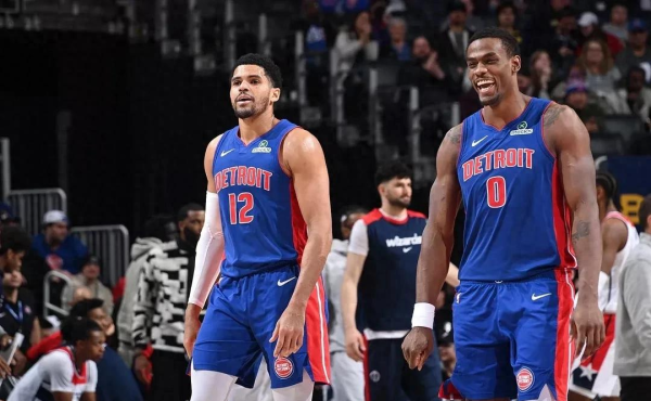 Reversal and reverse! Brunson s 40+4+7 three-pointer is a sure-fire winner, and the Pistons head coach s blind operation ruins the game