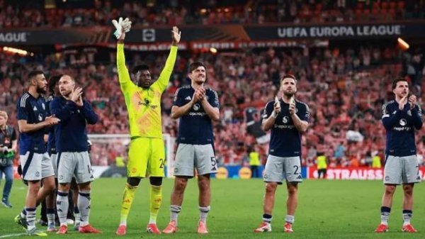 After the employees, Manchester United players  UEFA Cup final benefits were also cut
