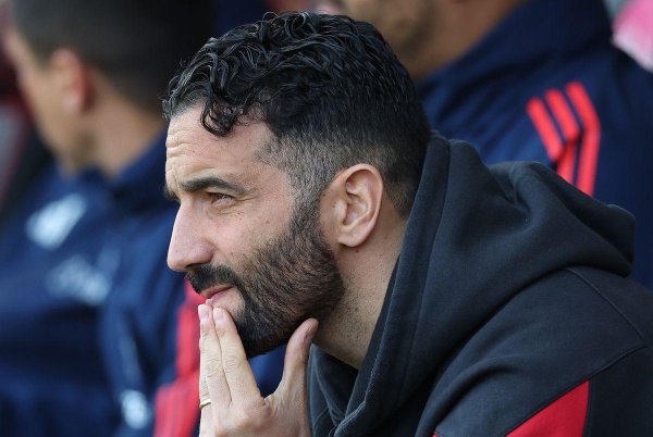 Ferdinand reveals: Amorin wants to clear 50% of Manchester United s players and needs at least two transfer windows