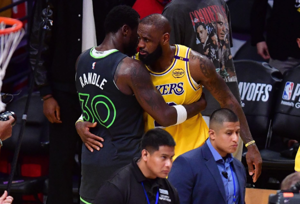 3-1, 3-1! Two favorites to win the championship in one deal! The NBA playoff pattern is about to be broken