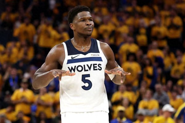 Edwards made 320 three-pointers this season, Harden made 235 three-pointers, what about Curry?