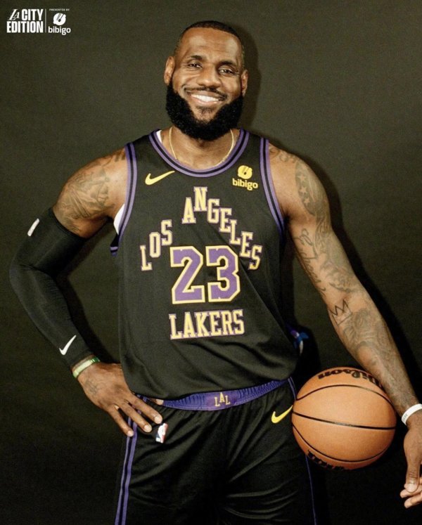 3 for 1! He is basically locked in the new Lakers center! The Lakers announced the restart of their 2023 jerseys