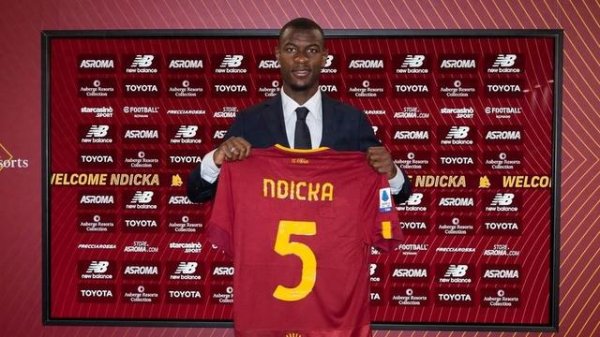 Roma considers selling Endica this summer. If the player stays in the team, he may change to the center back