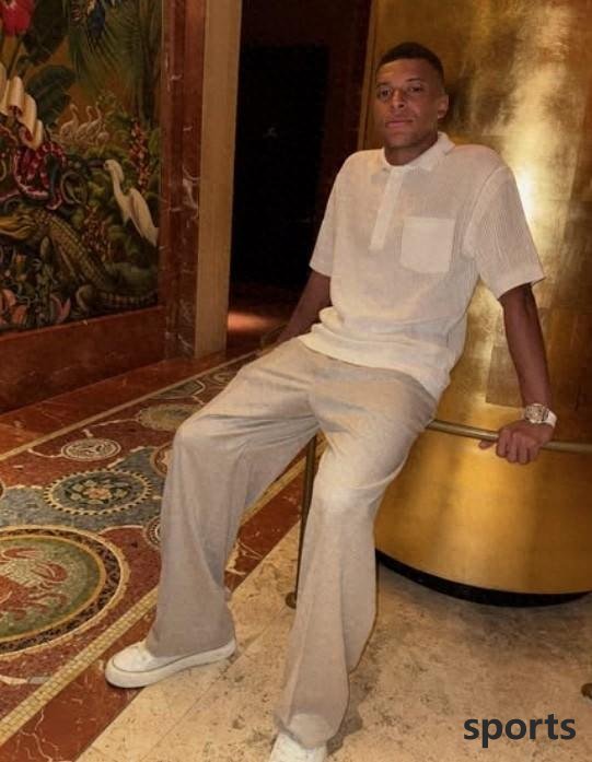 Mbappe looks like he loses 10 pounds and shows photos during the Club World Cup. Vinicius likes Dembele s interaction