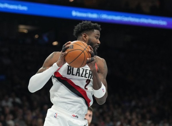 Shams: Ayton, who is interested in being bought out by the Lakers, has potential targets such as Daluo& Capela& Horford, etc.