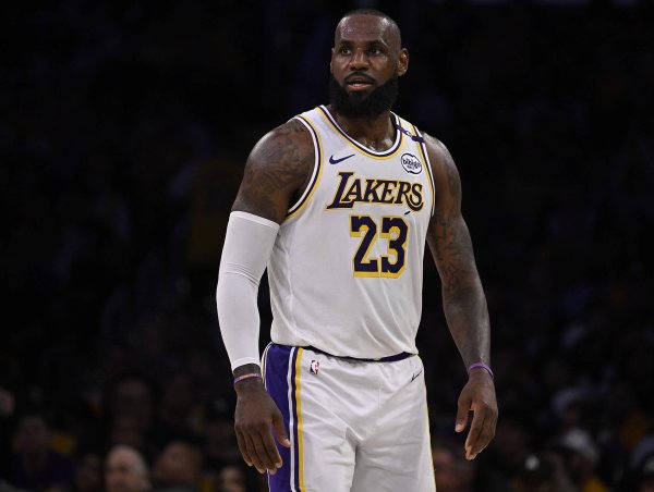 Money Tree! Scout: The Lakers can t trade James, even if he applies for a deal, he won t