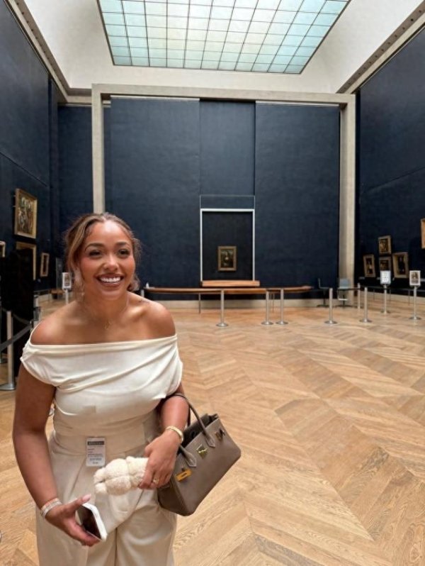 Charming and sexy! Towns and his girlfriend visit the Louvre: It s rare to see Mona Lisa so close