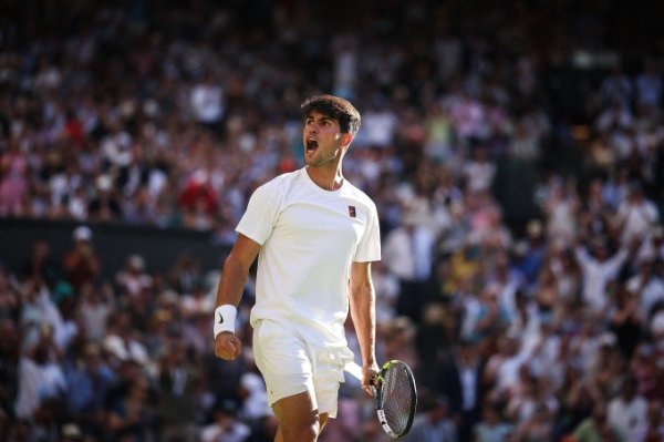 Alcaraz is under the pressure of the audience in the second round of Wimbledon 2025