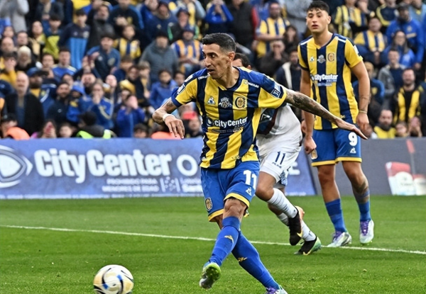 Di Maria returned to her old club and cried three times in her first game, and the goal and injury scene were both alive