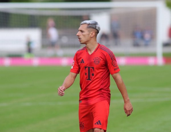 Reporter: The contact between Barcelona and Zaragoza is only a routine nature, and he is not a substantive goal.