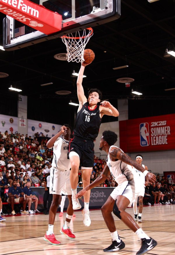 Yang Hansen scored 15 points, 3 rebounds, 2 assists, 1 breaks and 2 hats in the third game! Multiple data set a new high, Missy scored 1 of 11 shots and suffered a complete blowout